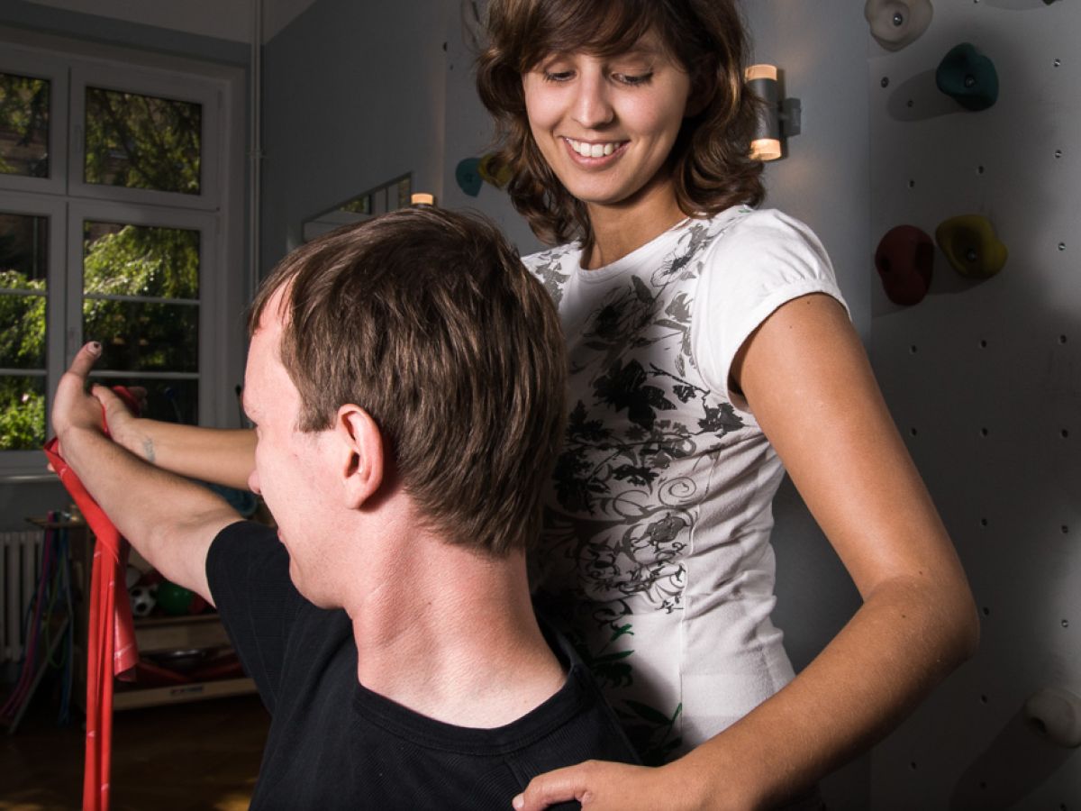 Behandlung mit ergänzenden Techniken in der Physiotherapie Koritter in Berlin Wedding